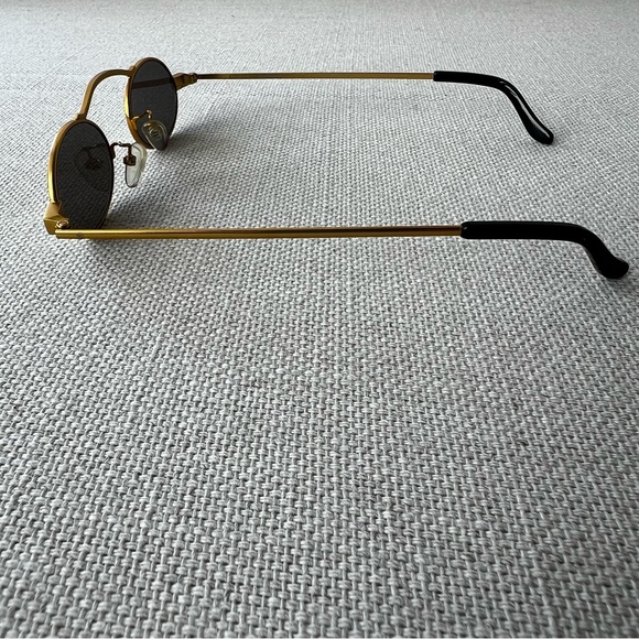 ROBERI & FRAUD Gold Doris 2.0 Sunglasses - Picture 9 of 15